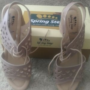 Women's 6.5-7 (37) Spring Step Shoes